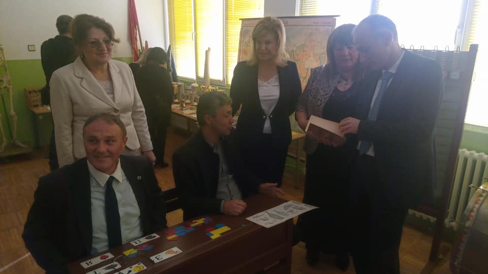 72052512_137404737624278_2115674162428116992_n