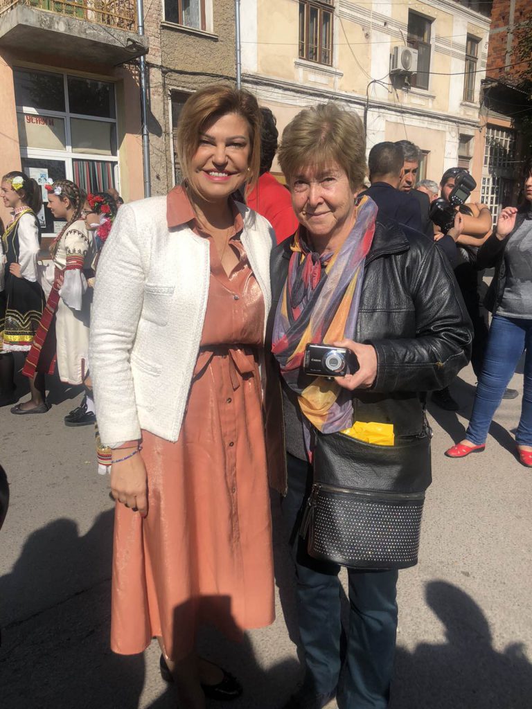 img-b9e091b6b6f1dd21652a0589bdad17e9-v